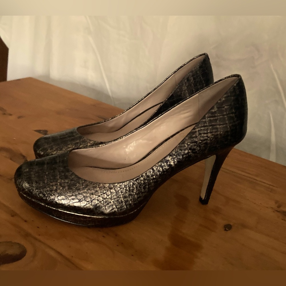 Vince Camuto Silver Snakeskin Pumps Size 6